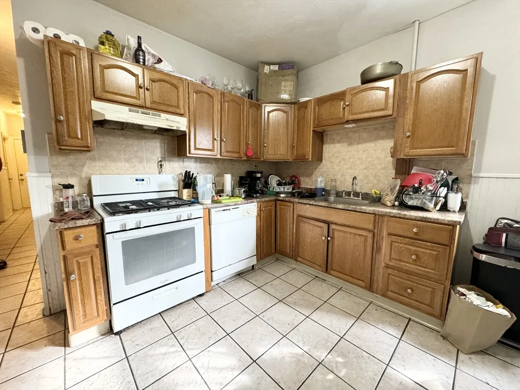 4 bed, 2 bath apartment for rent at 153 Cottage St Unit 2, Dorchester — photo 9 of 9