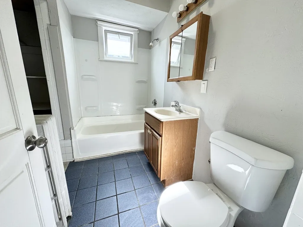 4 bed, 2 bath apartment for rent at 153 Cottage St Unit 3, Dorchester — photo 7 of 8
