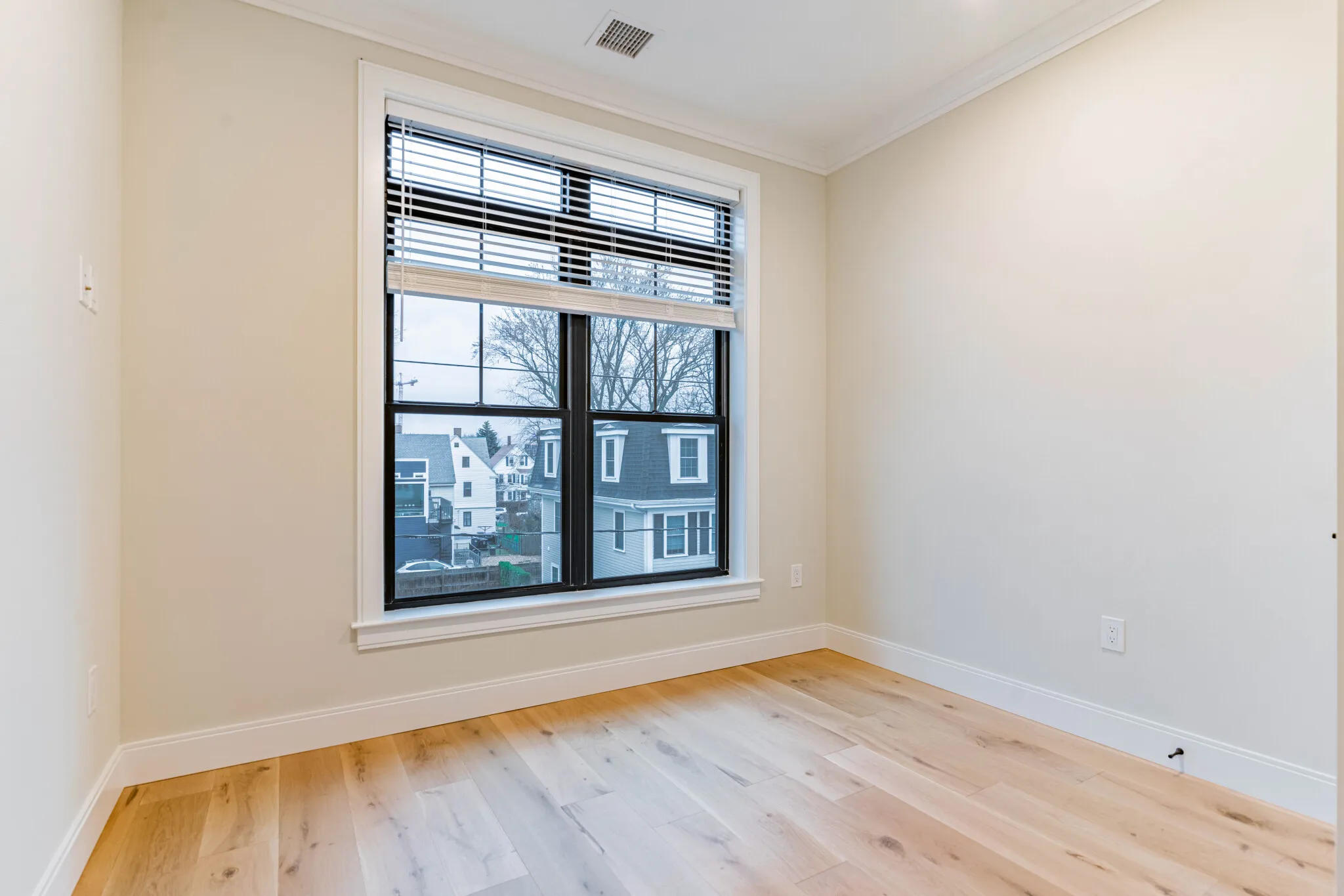 4 bed, 2.5 bath apartment for rent at 153 Everett St Unit 303, Allston — photo 4 of 13