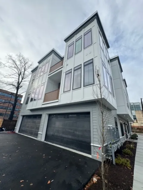 4 bed, 2.5 bath apartment for rent at 153 Everett St Unit 303, Allston — photo 10 of 13