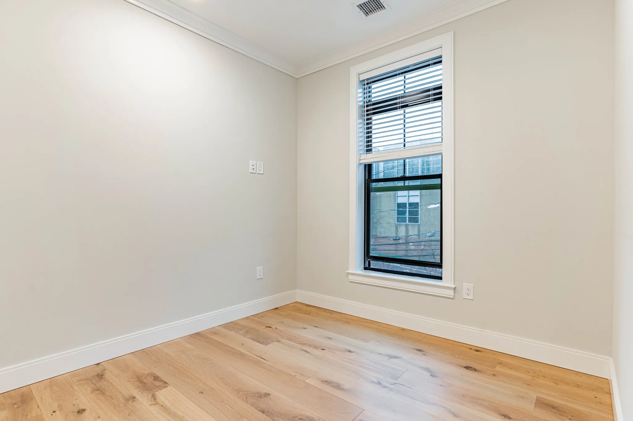 4 bed, 2.5 bath apartment for rent at 153 Everett St Unit 303, Allston — photo 5 of 13