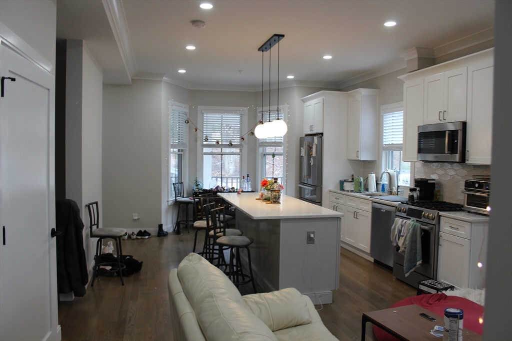5 bed, 2 bath apartment for rent at 153 Foster St Unit 1, Brighton — photo 10 of 21