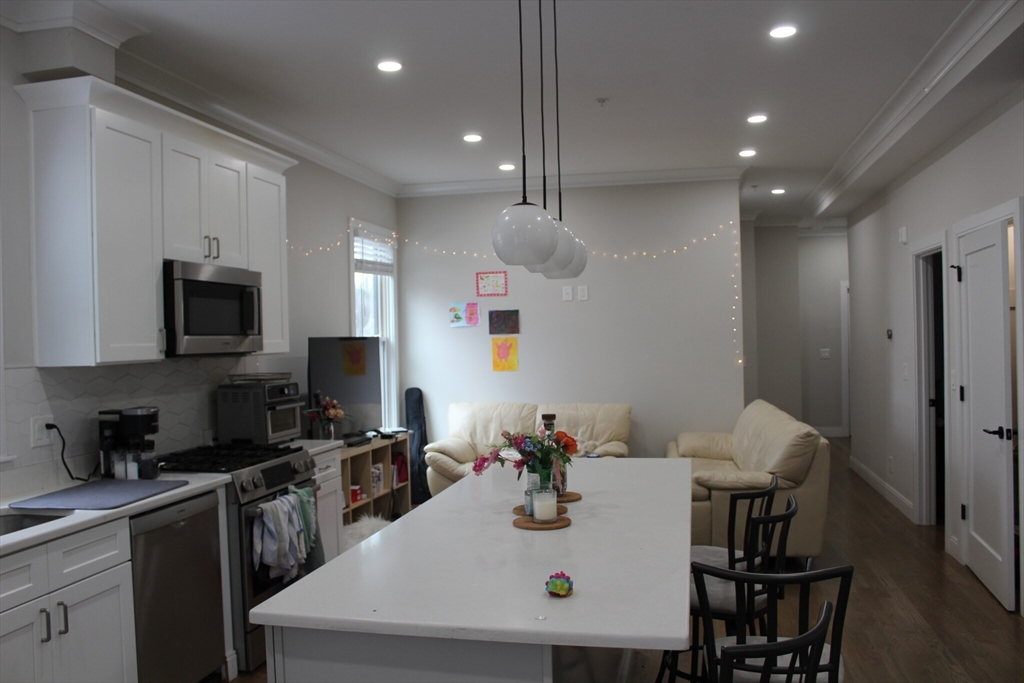 5 bed, 2 bath apartment for rent at 153 Foster St Unit 1, Brighton — photo 6 of 21