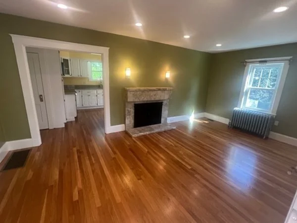 4 bed, 2 bath apartment for rent at 153 Hartwell Rd, Bedford — photo 4 of 29