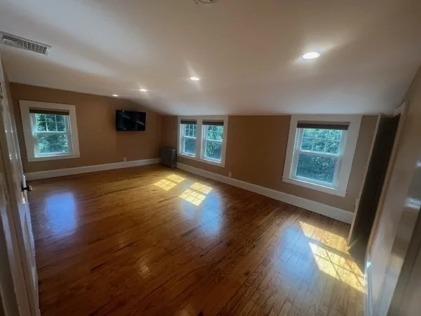 4 bed, 2 bath apartment for rent at 153 Hartwell Rd, Bedford — photo 16 of 29