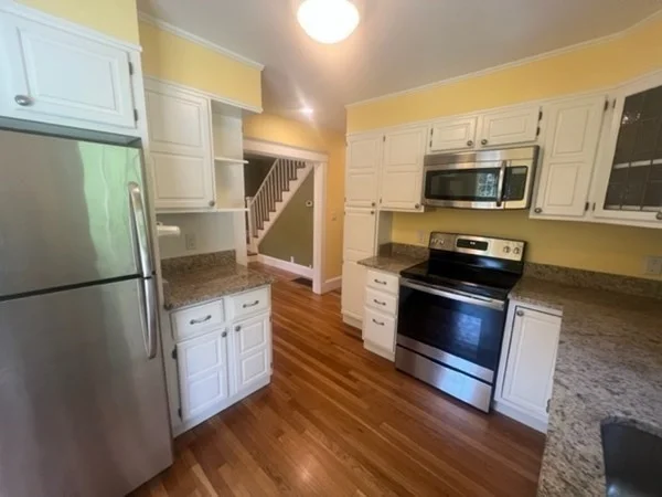 4 bed, 2 bath apartment for rent at 153 Hartwell Rd, Bedford — photo 5 of 29