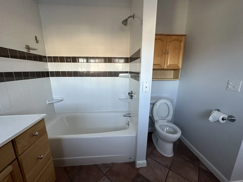 3 bed, 2 bath apartment for rent at 153 Main St Unit 2, Medway — photo 15 of 18