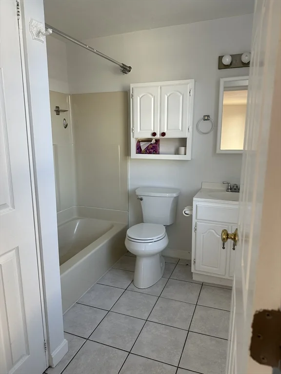 3 bed, 2 bath apartment for rent at 153 Main St Unit 2, Medway — photo 5 of 18