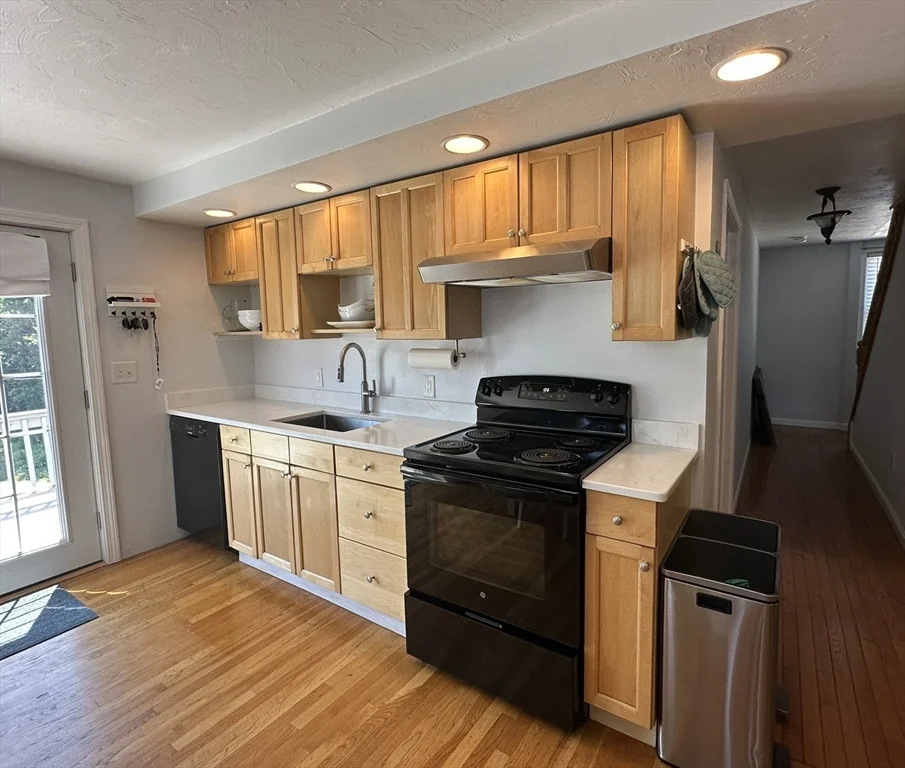 3 bed, 2 bath apartment for rent at 153 Main St Unit 2, Medway — photo 2 of 18