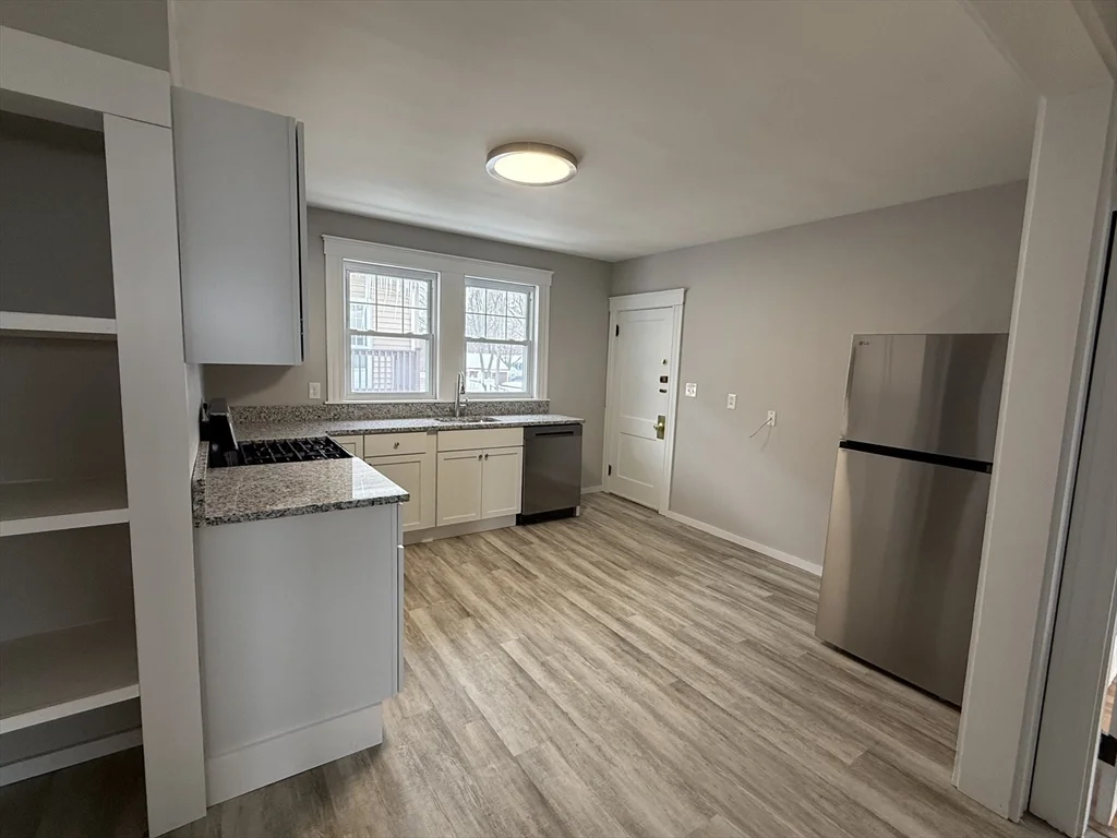 2 bed, 1 bath apartment for rent at 153 Oakland Ave Unit 0, Methuen — photo 5 of 15