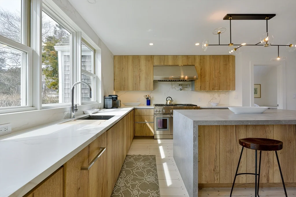 4 bed, 3 bath apartment for rent at 153 Polpis Rd, Nantucket — photo 9 of 24