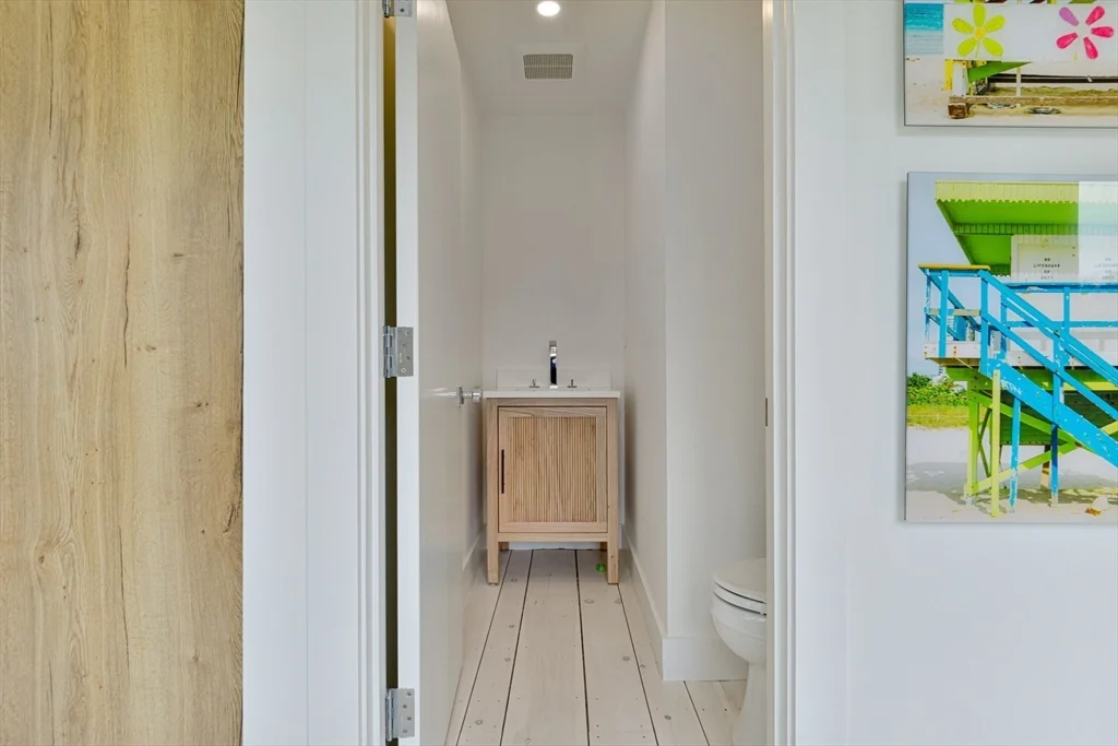 4 bed, 3 bath apartment for rent at 153 Polpis Rd, Nantucket — photo 8 of 24