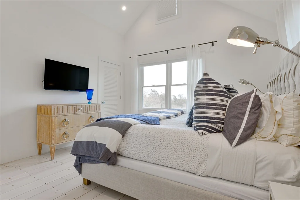 4 bed, 3 bath apartment for rent at 153 Polpis Rd, Nantucket — photo 20 of 24