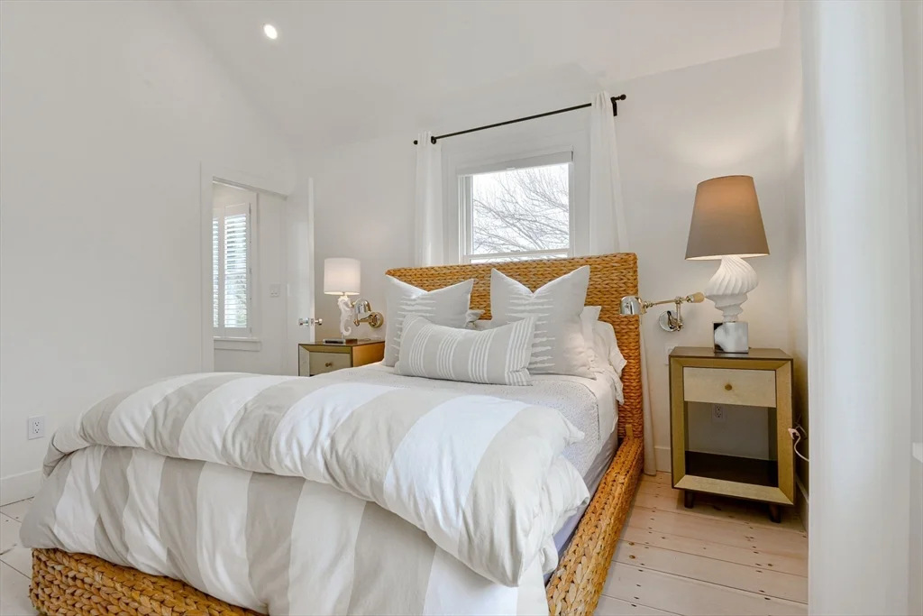 4 bed, 3 bath apartment for rent at 153 Polpis Rd, Nantucket — photo 17 of 24