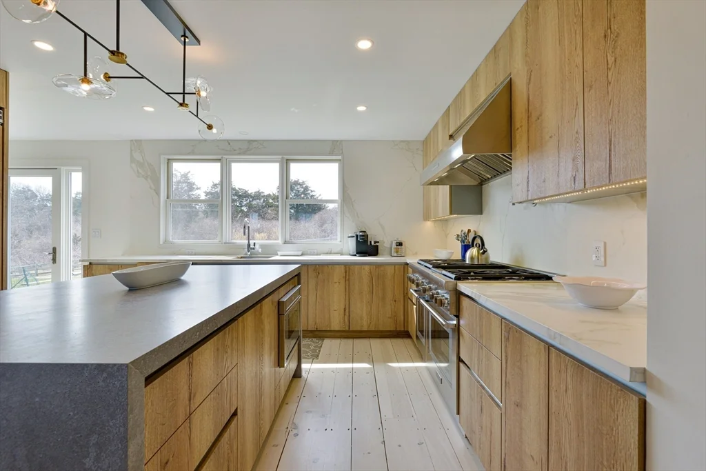 4 bed, 3 bath apartment for rent at 153 Polpis Rd, Nantucket — photo 11 of 24