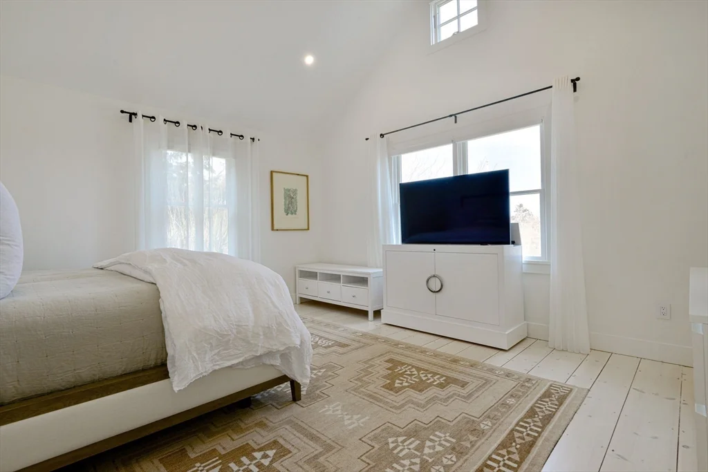 4 bed, 3 bath apartment for rent at 153 Polpis Rd, Nantucket — photo 12 of 24