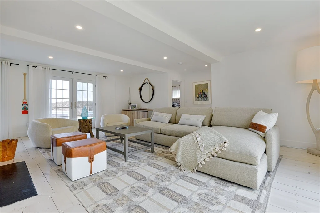4 bed, 3 bath apartment for rent at 153 Polpis Rd, Nantucket — photo 4 of 24