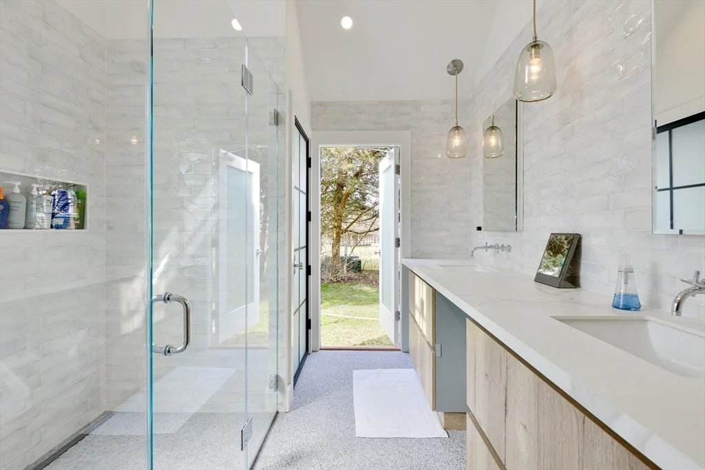 4 bed, 3 bath apartment for rent at 153 Polpis Rd, Nantucket — photo 15 of 24
