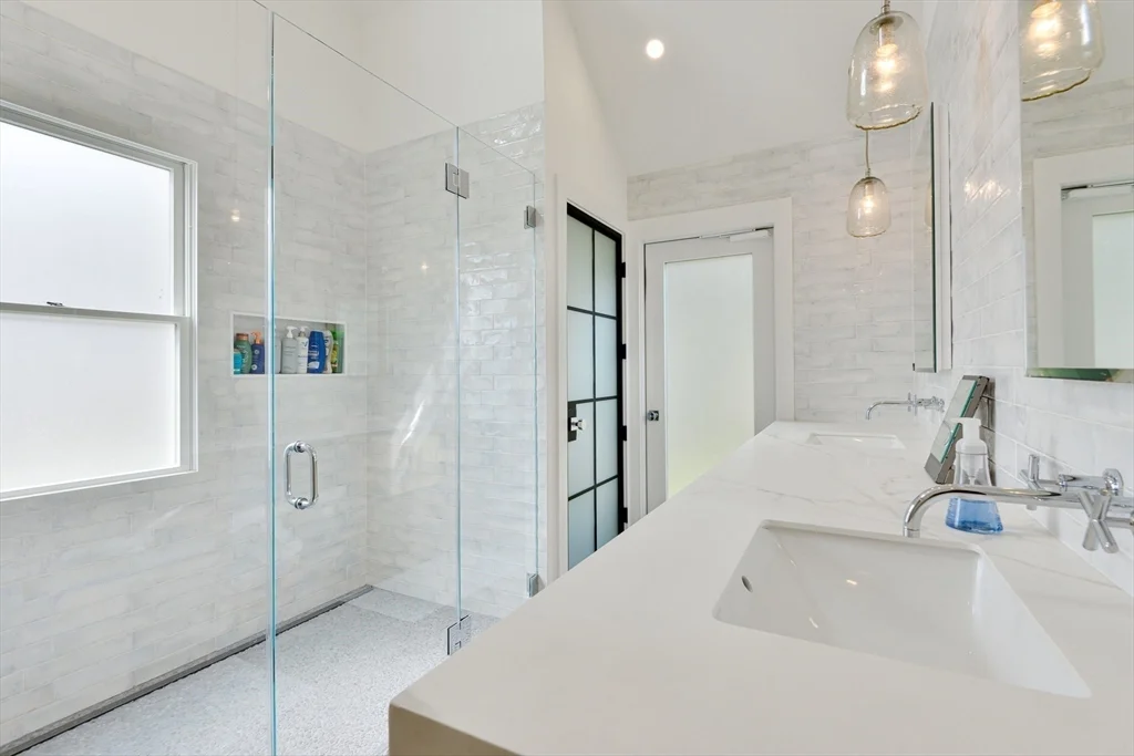 4 bed, 3 bath apartment for rent at 153 Polpis Rd, Nantucket — photo 14 of 24