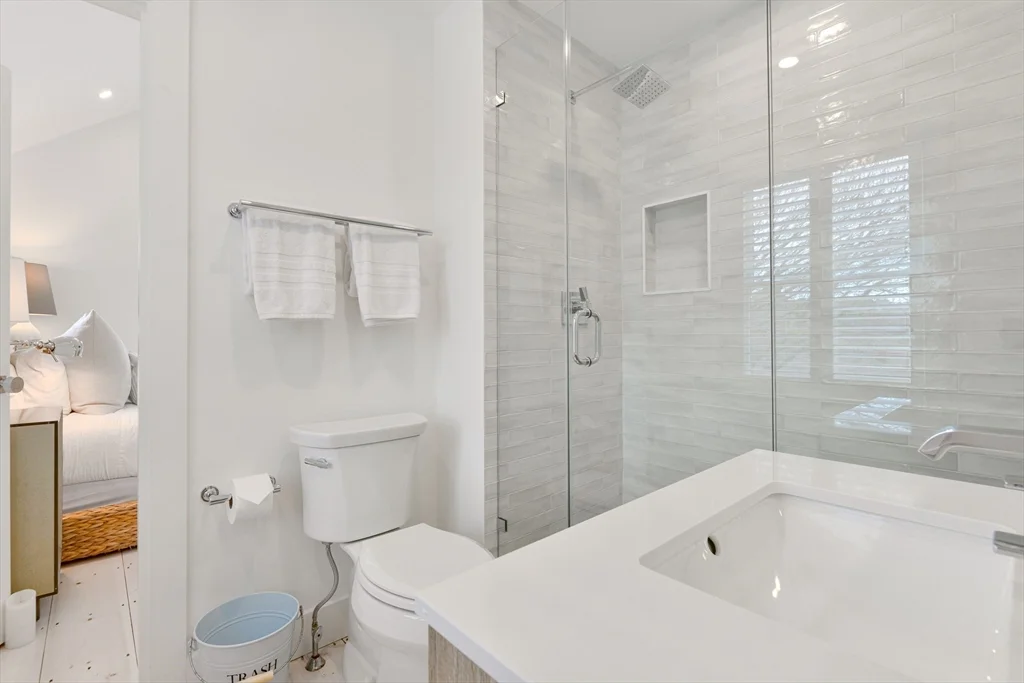 4 bed, 3 bath apartment for rent at 153 Polpis Rd, Nantucket — photo 19 of 24