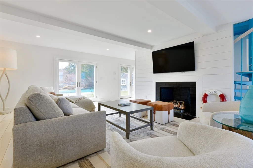 4 bed, 3 bath apartment for rent at 153 Polpis Rd, Nantucket — photo 5 of 24