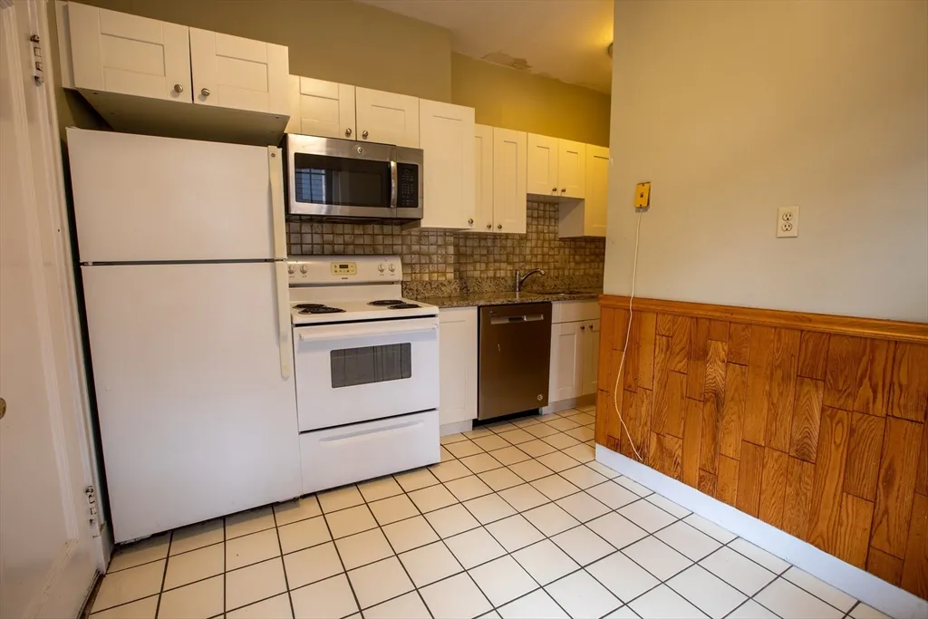 2 bed, 1 bath apartment for rent at 153 Strathmore Rd Unit 4, Brighton