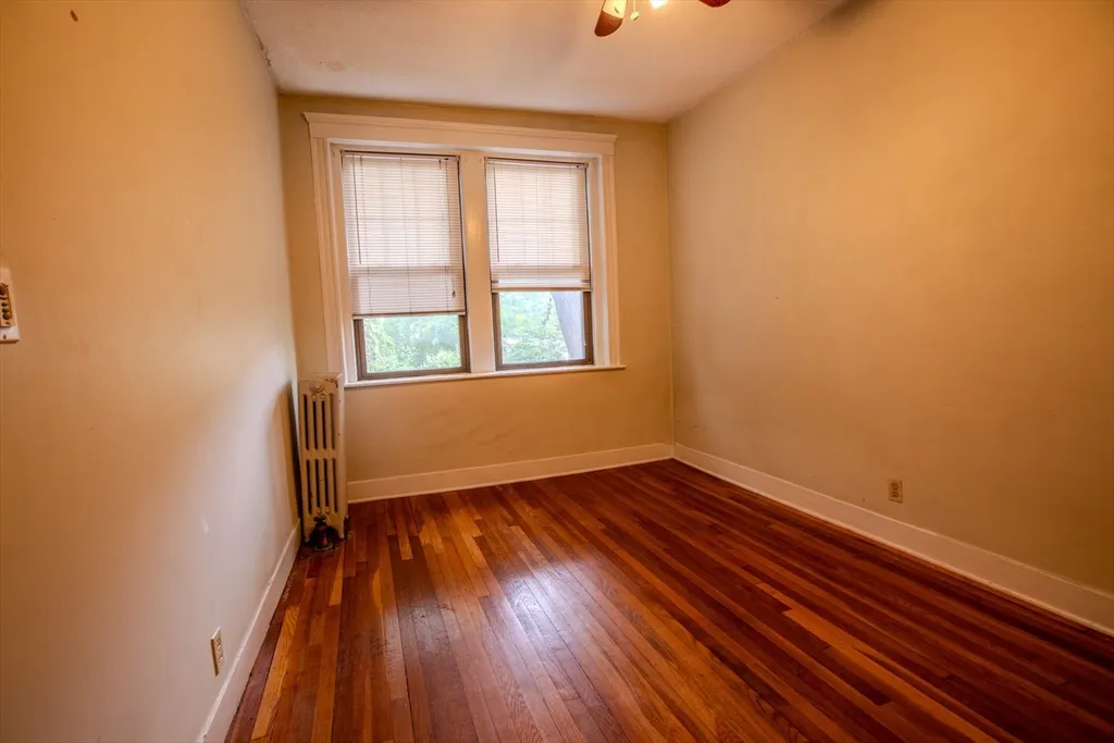 2 bed, 1 bath apartment for rent at 153 Strathmore Rd Unit 4, Brighton — photo 5 of 9