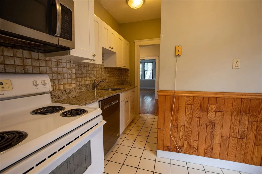 2 bed, 1 bath apartment for rent at 153 Strathmore Rd Unit 4, Brighton — photo 8 of 9