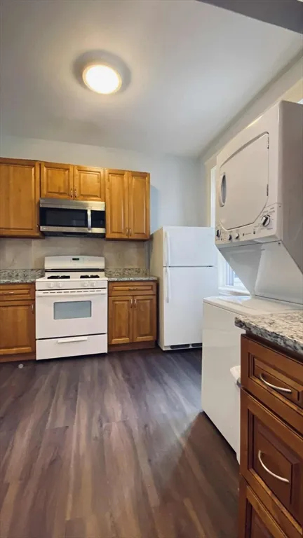 2 bed, 1 bath apartment for rent at 153 Strathmore Rd Unit 6, Brighton — photo 2 of 8