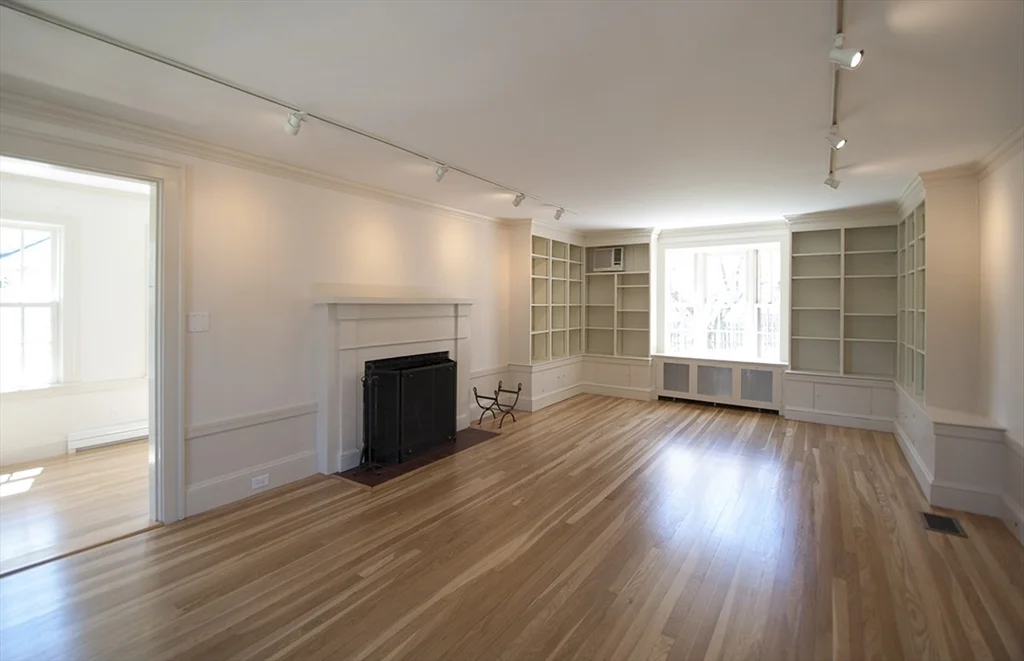 5 bed, 3 bath apartment for rent at 153 Watson Rd, Belmont — photo 2 of 20