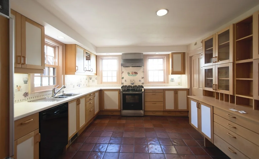 5 bed, 3 bath apartment for rent at 153 Watson Rd, Belmont — photo 6 of 20