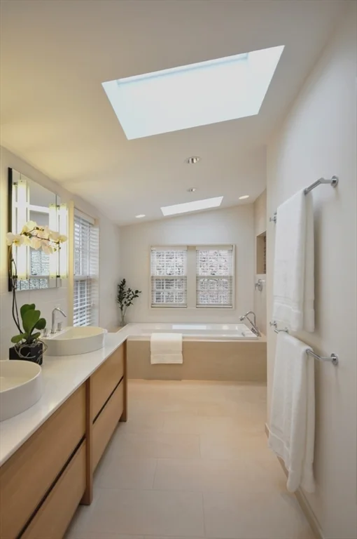 5 bed, 3 bath apartment for rent at 153 Watson Rd, Belmont — photo 12 of 20