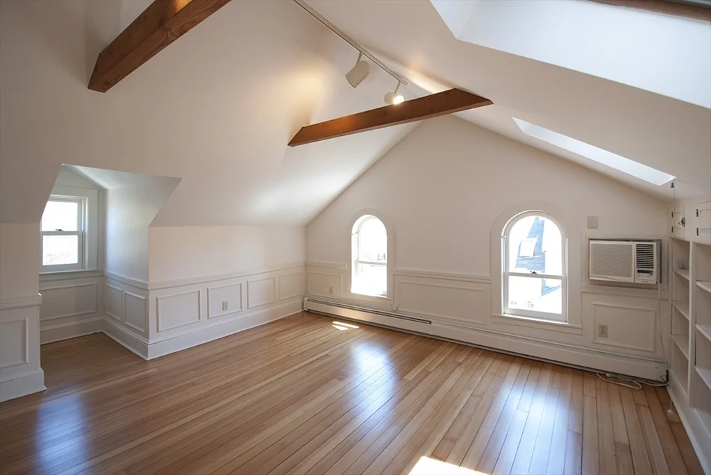 5 bed, 3 bath apartment for rent at 153 Watson Rd, Belmont — photo 15 of 20