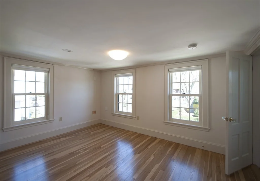 5 bed, 3 bath apartment for rent at 153 Watson Rd, Belmont — photo 14 of 20