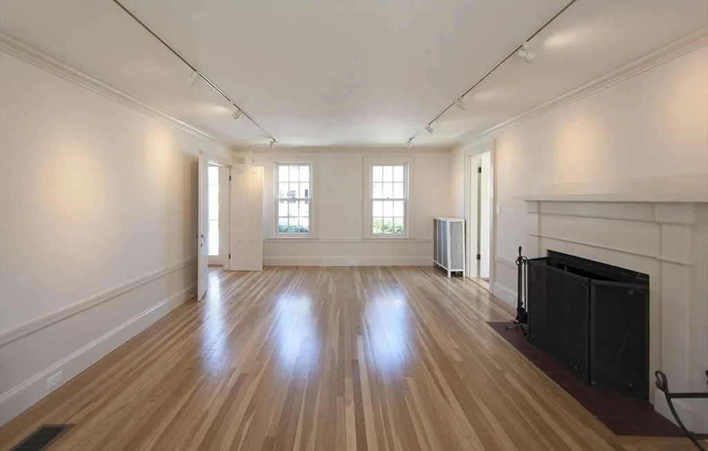 5 bed, 3 bath apartment for rent at 153 Watson Rd, Belmont — photo 3 of 20