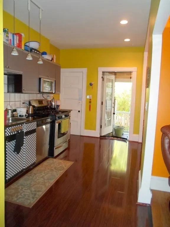 2 bed, 1 bath apartment for rent at 1530 Cambridge St Unit 2, Mid Cambridge — photo 4 of 14