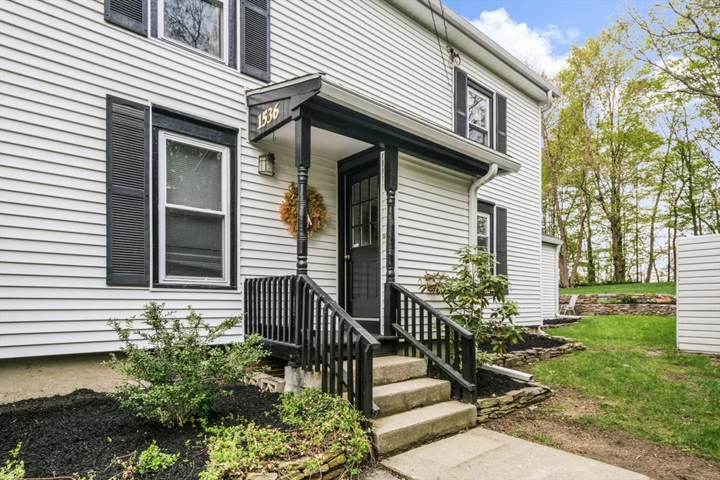 2 bed, 1 bath apartment for rent at 1536 Main St Unit B, West Concord