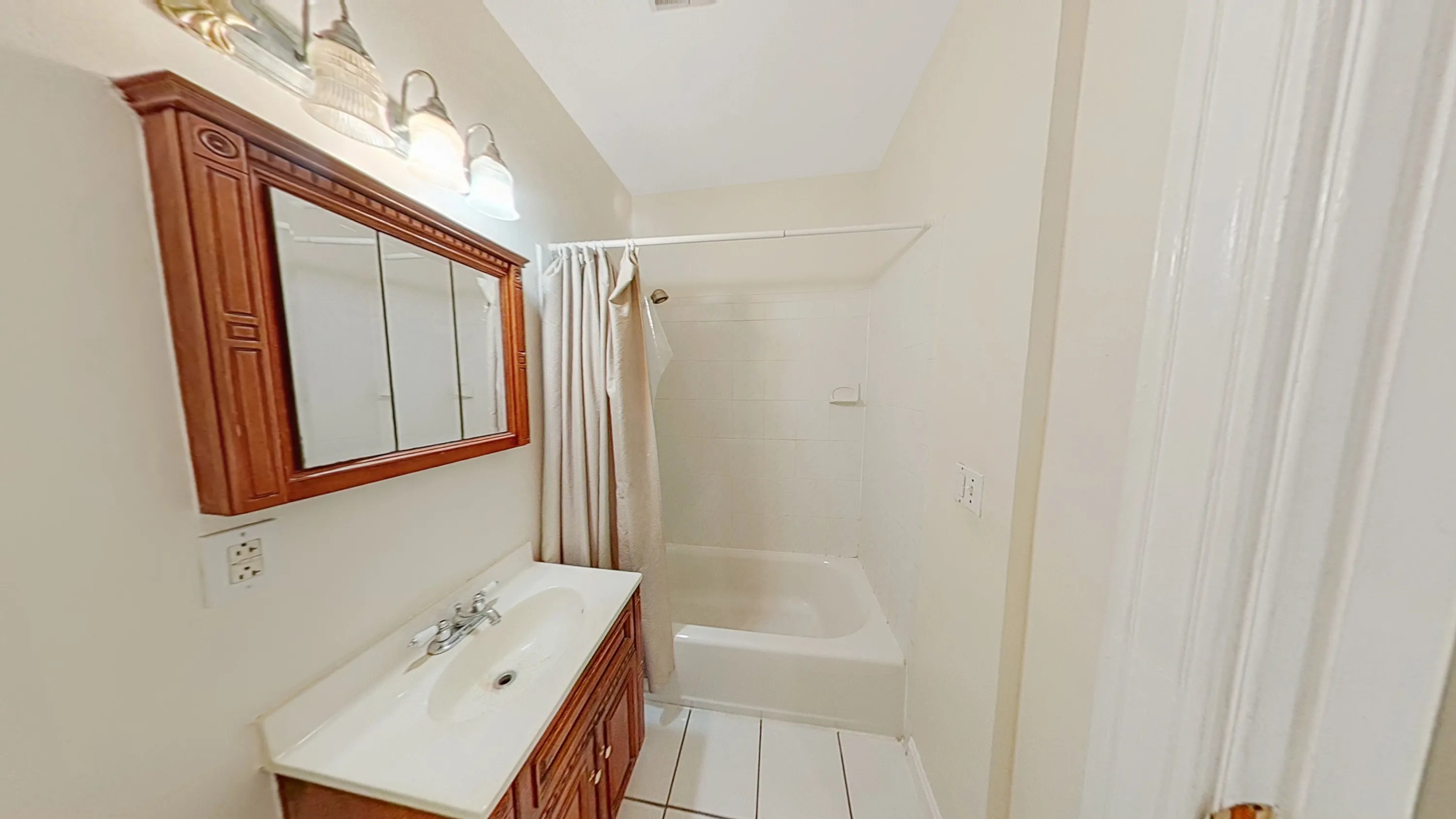 4 bed, 1 bath apartment for rent at 1538 Tremont St Unit 3, Mission Hill — photo 8 of 8