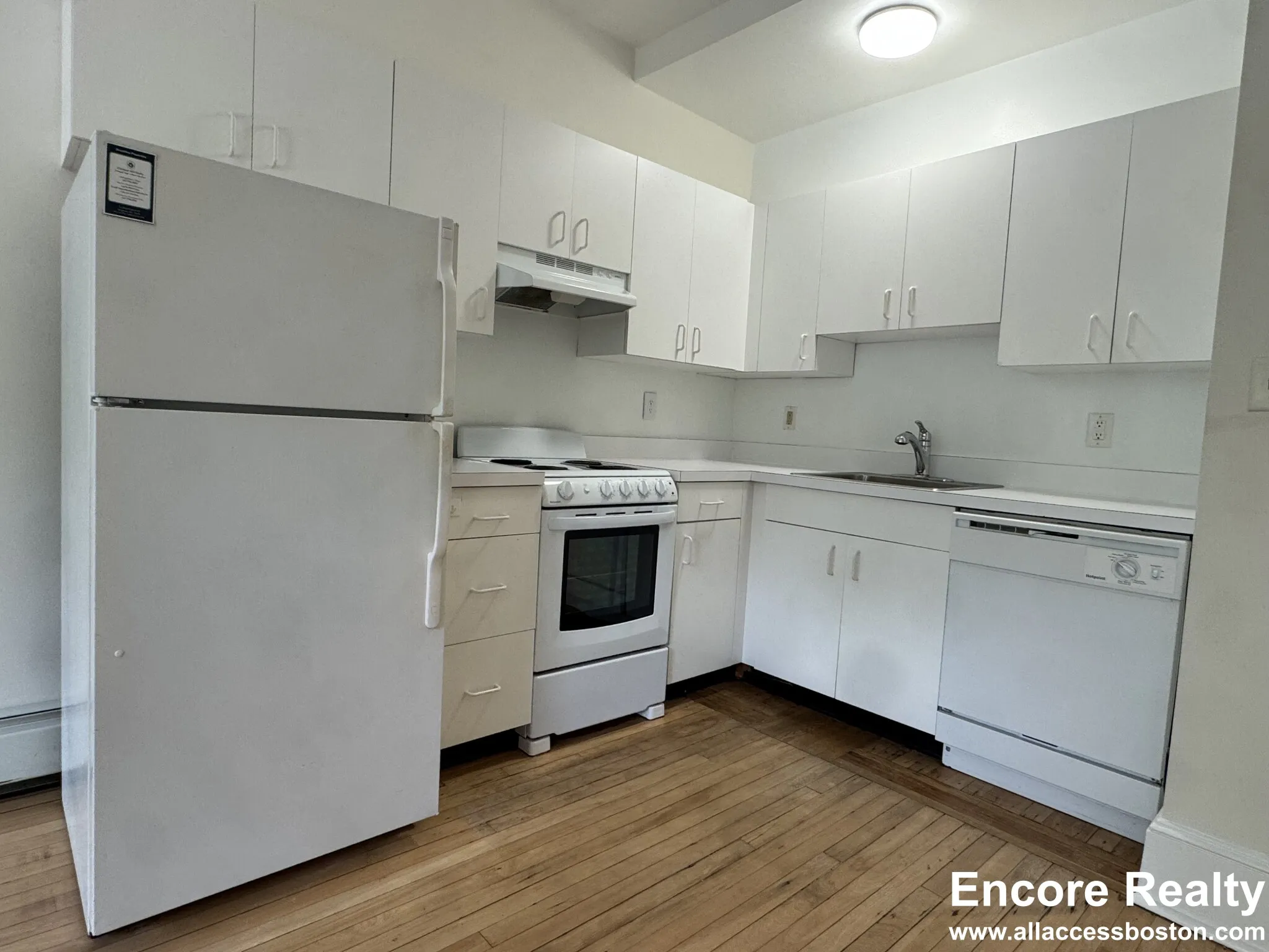 1 bed, 1 bath apartment for rent at 1539 Beacon St Unit 12, Griggs Park — photo 1 of 6