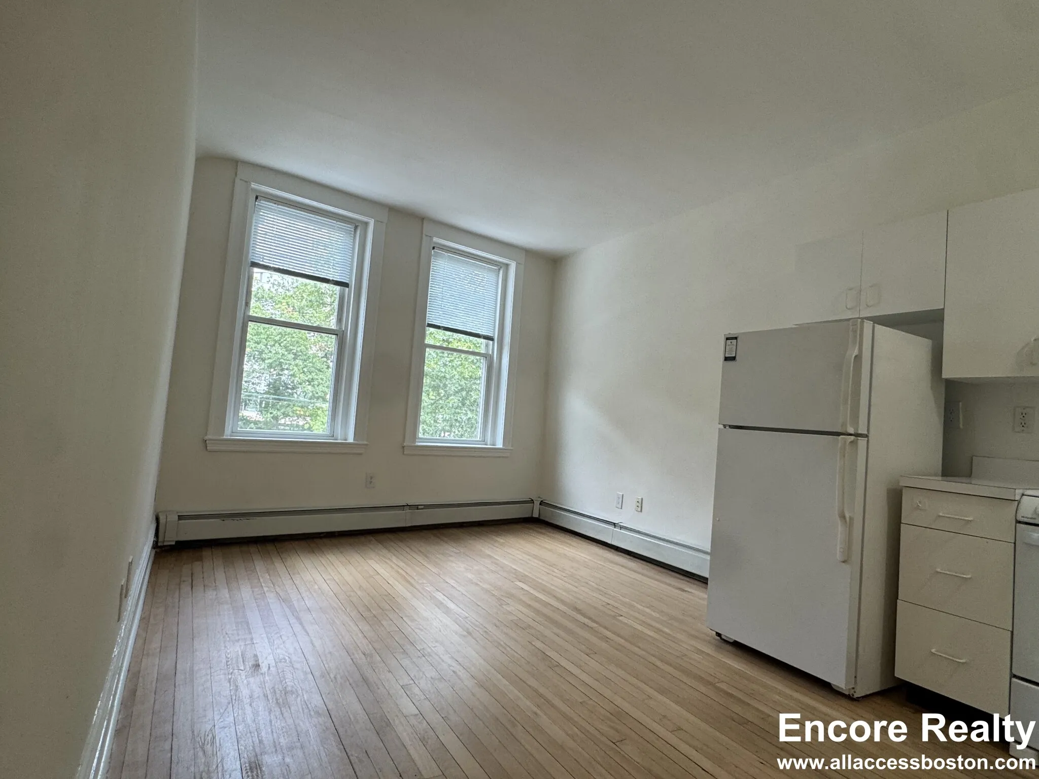 1 bed, 1 bath apartment for rent at 1539 Beacon St Unit 12, Griggs Park — photo 2 of 6