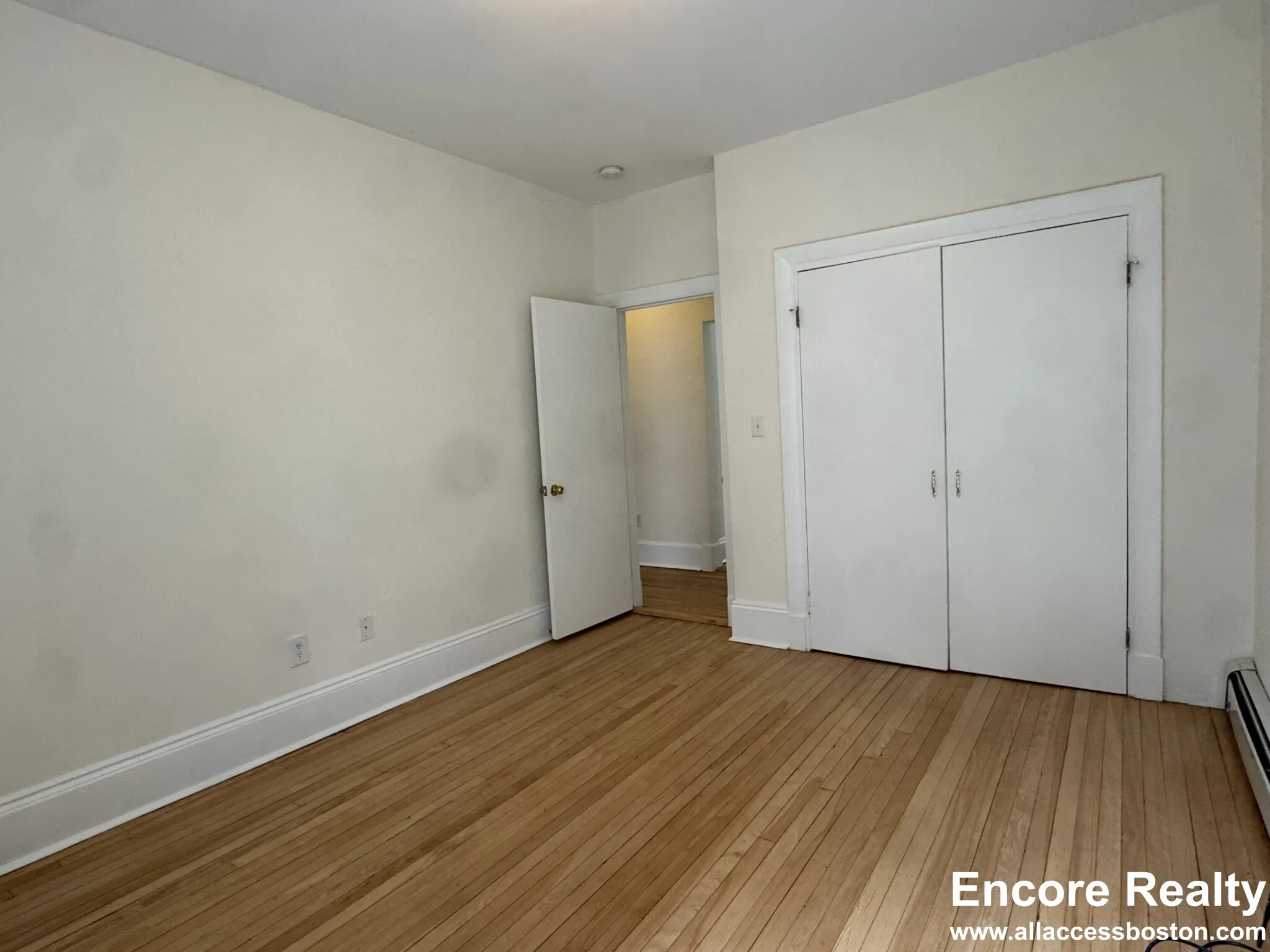 1 bed, 1 bath apartment for rent at 1539 Beacon St Unit 12, Griggs Park — photo 4 of 6