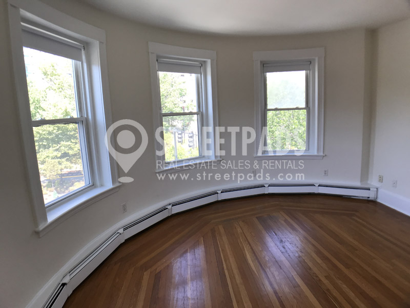 2 bed, 1 bath apartment for rent at 1539 Beacon St Unit 16, Griggs Park — photo 3 of 19