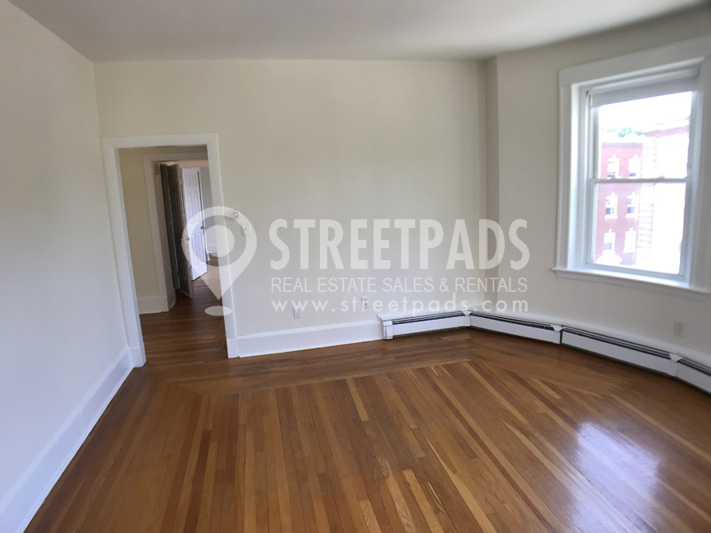 2 bed, 1 bath apartment for rent at 1539 Beacon St Unit 16, Griggs Park — photo 2 of 19