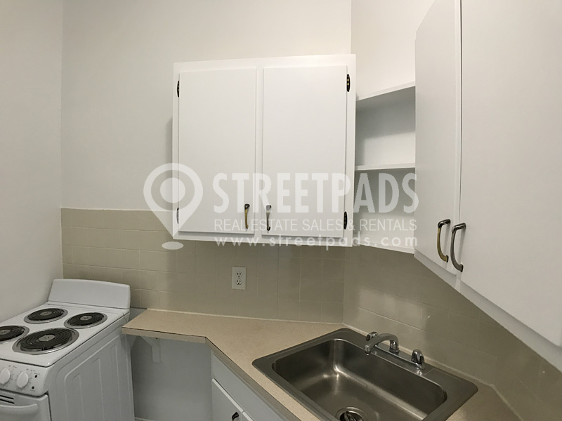 Studio bed, 1 bath apartment for rent at 1539 Beacon St Unit 3, Griggs Park — photo 2 of 13