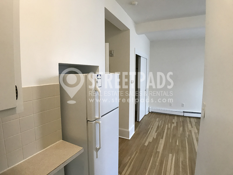 Studio bed, 1 bath apartment for rent at 1539 Beacon St Unit 3, Griggs Park — photo 4 of 13