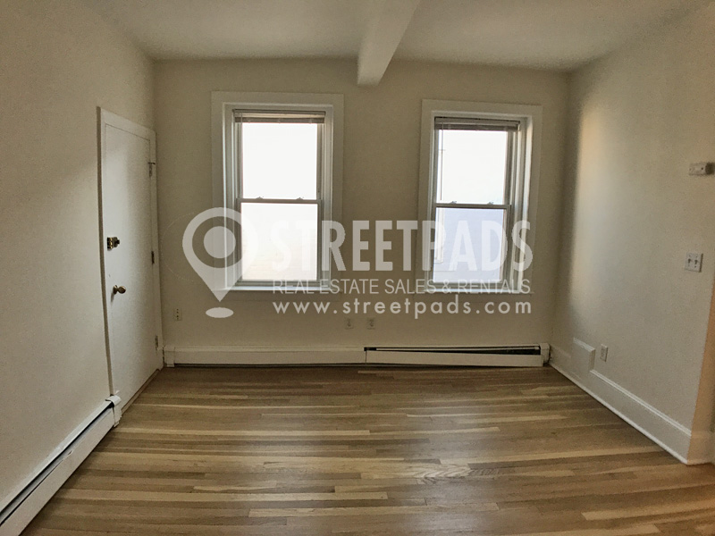 Studio bed, 1 bath apartment for rent at 1539 Beacon St Unit 3, Griggs Park — photo 6 of 13
