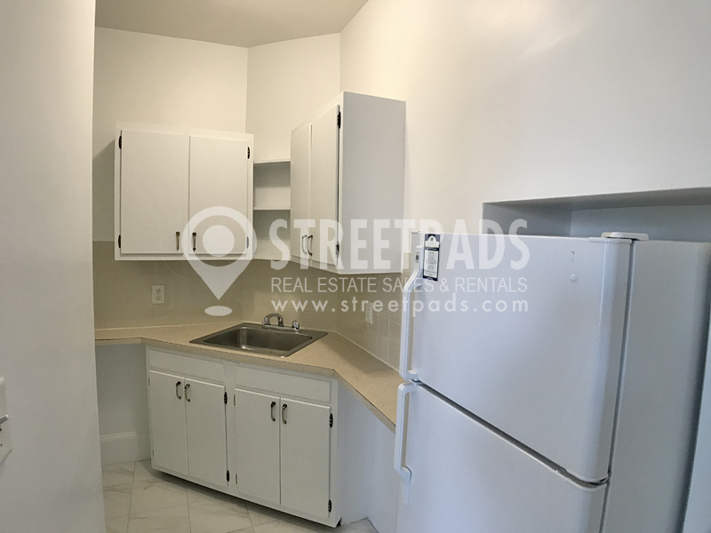 Studio bed, 1 bath apartment for rent at 1539 Beacon St Unit 3, Griggs Park — photo 1 of 13