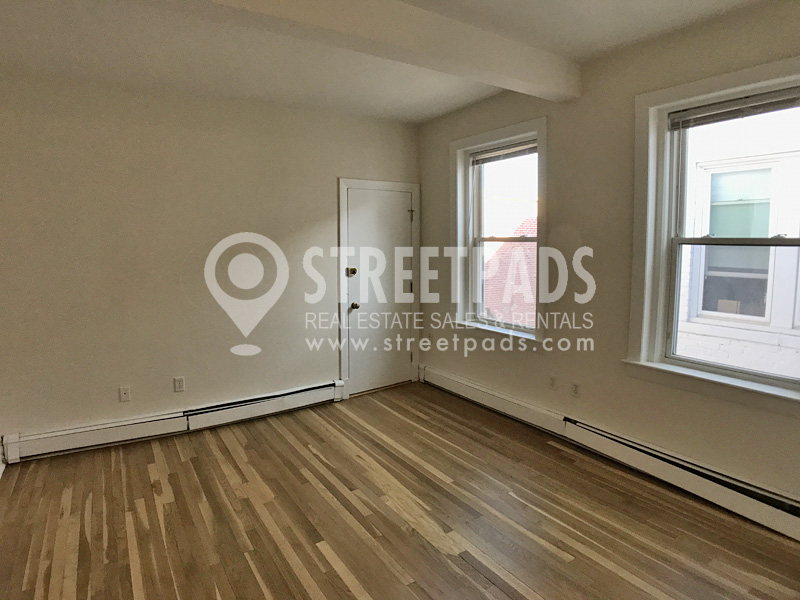 Studio bed, 1 bath apartment for rent at 1539 Beacon St Unit 3, Griggs Park — photo 5 of 13