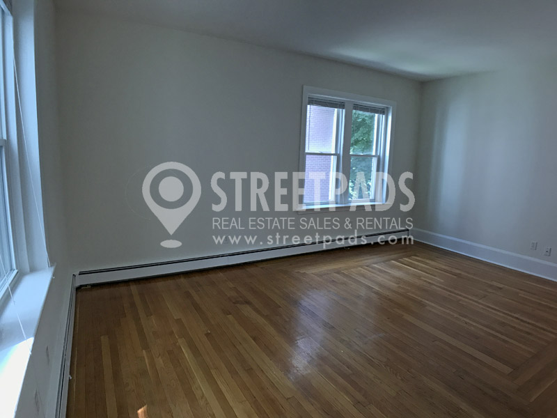 Studio bed, 1 bath apartment for rent at 1539 Beacon St Unit 4, Griggs Park — photo 4 of 14
