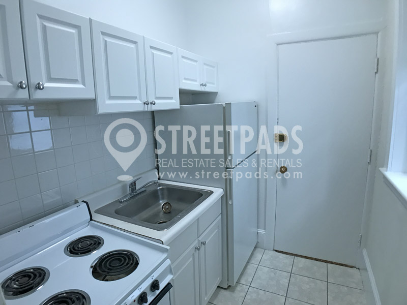 Studio bed, 1 bath apartment for rent at 1539 Beacon St Unit 4, Griggs Park — photo 8 of 14